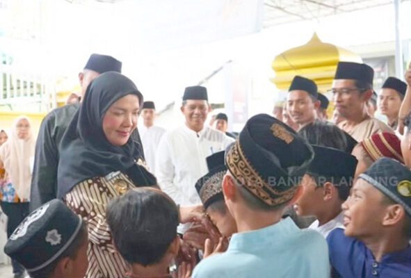 Wali Kota Eva Dwiana Safari Ramadhan di Masjid Al-Ikhlas Labuhan Ratu