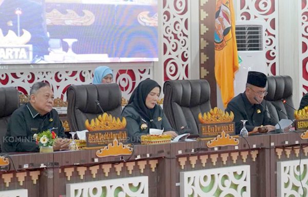 Walikota Eva Hadir Dalam Sidang Paripurna DPRD Bandarlampung Bahas Pokok Pikiran DPRD Tahun 2027