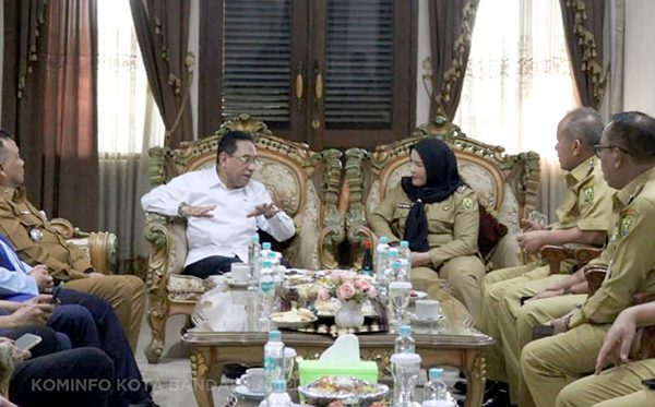 Wali Kota Eva Dwiana Sambut Kedatangan Wakil Menteri Kesehatan RI di Bandara Radin Inten II Lampung