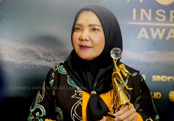 Hj Eva Dwiana Terima Penghargaan Women Inspiration Award 2026 Kategoti Women in Public Policy
