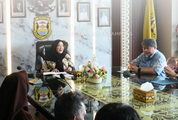 Walikota Serahkan Bantuan Pengobatan, Korban Bencana dan Santunan Kematian Ke Warga Kota Bandar Lampung