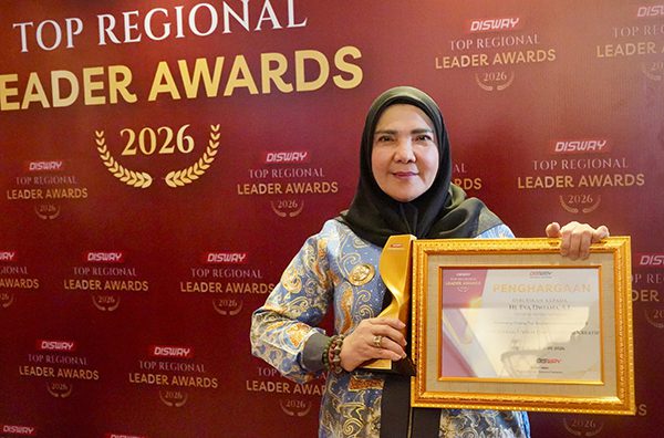 Bunda EvaTerima Penghargaan Disway Top Regional Leader Awards 2026